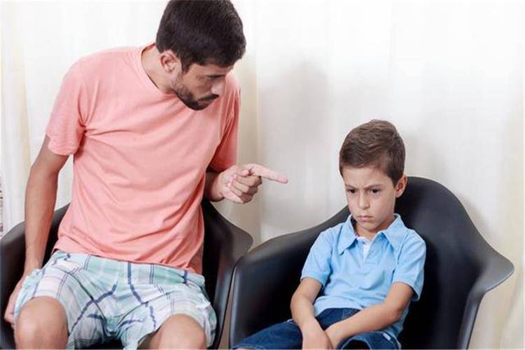 情绪失控的孩子经常烦躁易怒？家长如何应对呢？